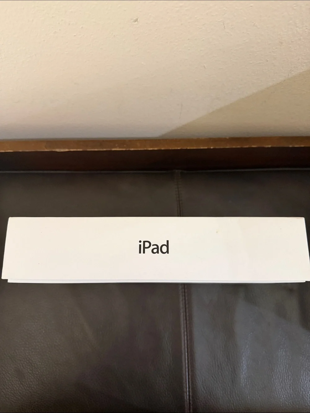 Apple iPad Box Only - *NO iPad* - Apple Decals & Pamphlet